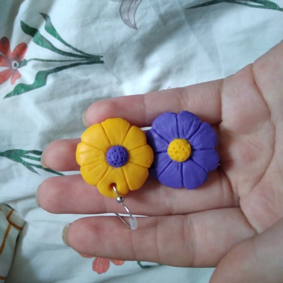 Handmade Polymer Clay Flower Earrings - Picture 3 of 3